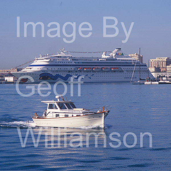 GW32360-60 = Boat Show Bound ???- traditional Balearic wooden llaut 